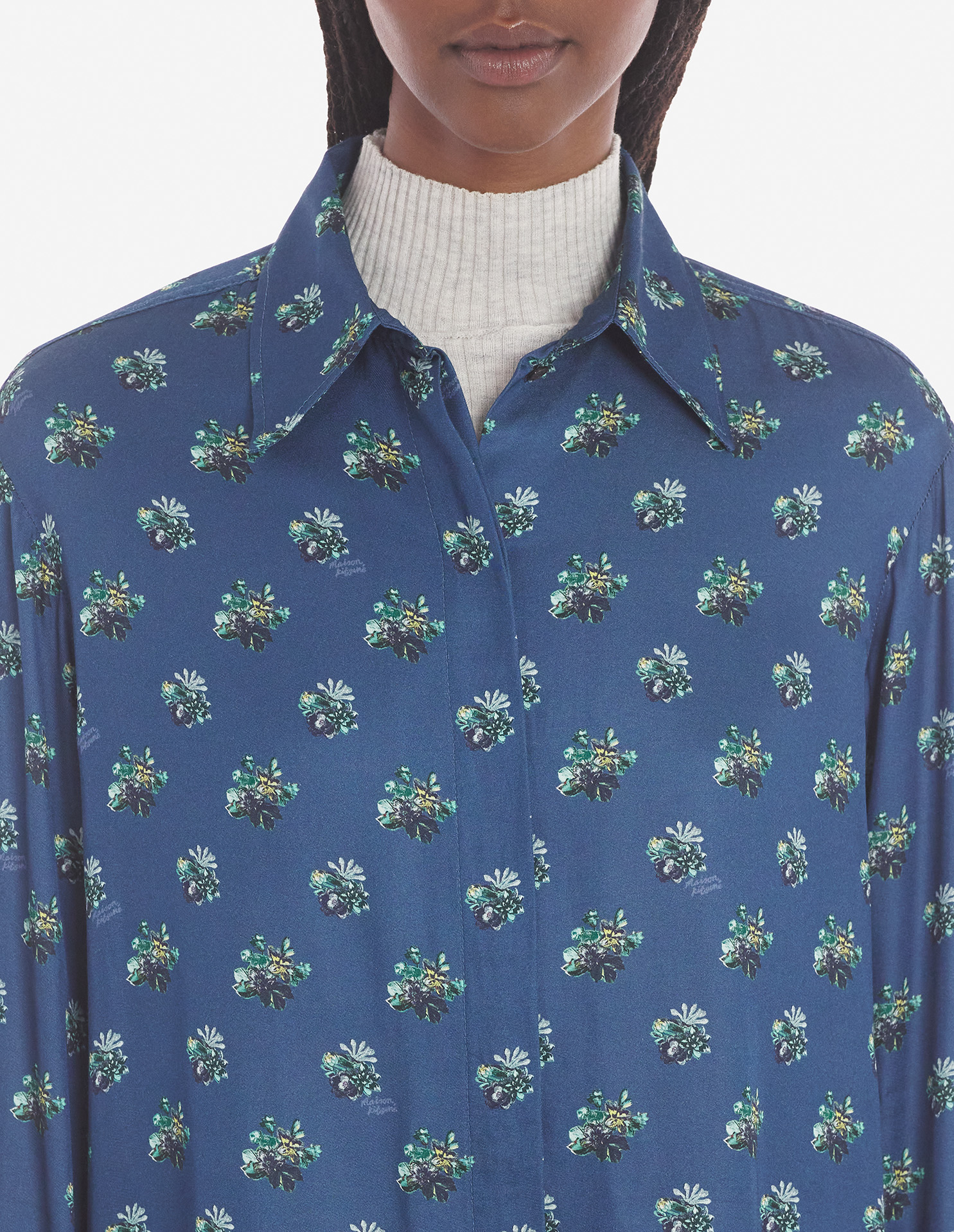 BOXY SHIRT WITH CONCEALED PLACKET IN FLORAL PRINT | Maison Kitsuné