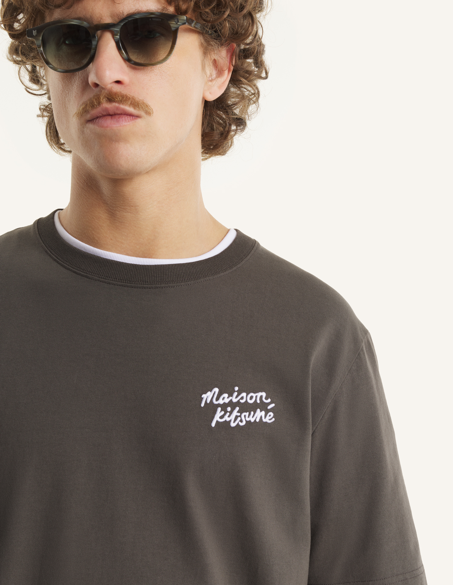 MAISON\u0020KITSUNE\u0020HANDWRITING\u0020COMFORT\u0020TEE\u002DSHIRT