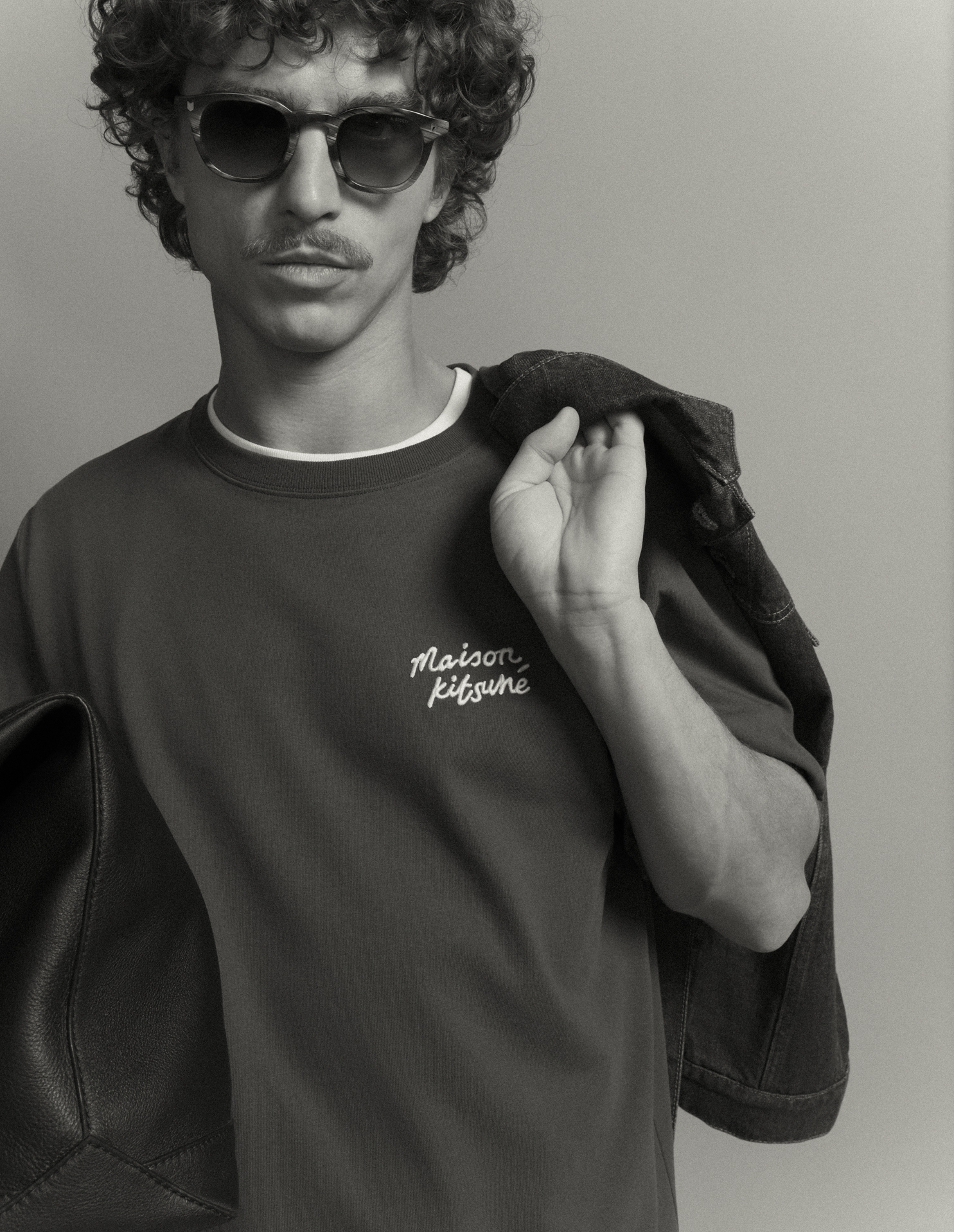 MAISON\u0020KITSUNE\u0020HANDWRITING\u0020COMFORT\u0020TEE\u002DSHIRT