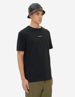 CHILLAX FOX PATCH CLASSIC TEE-SHIRT | Maison Kitsuné