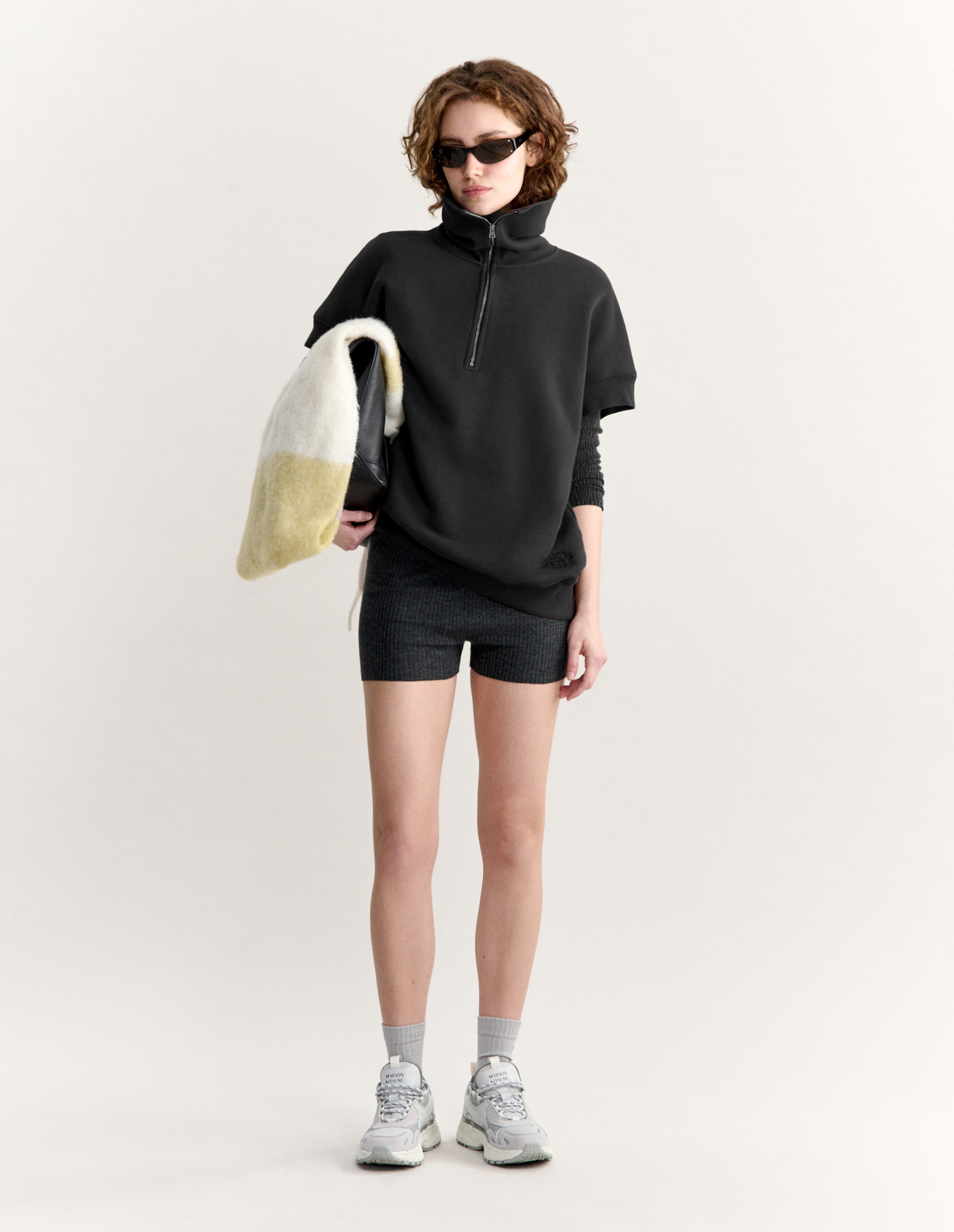 OPEN ZIPPED COLLAR SWEATSHIRT