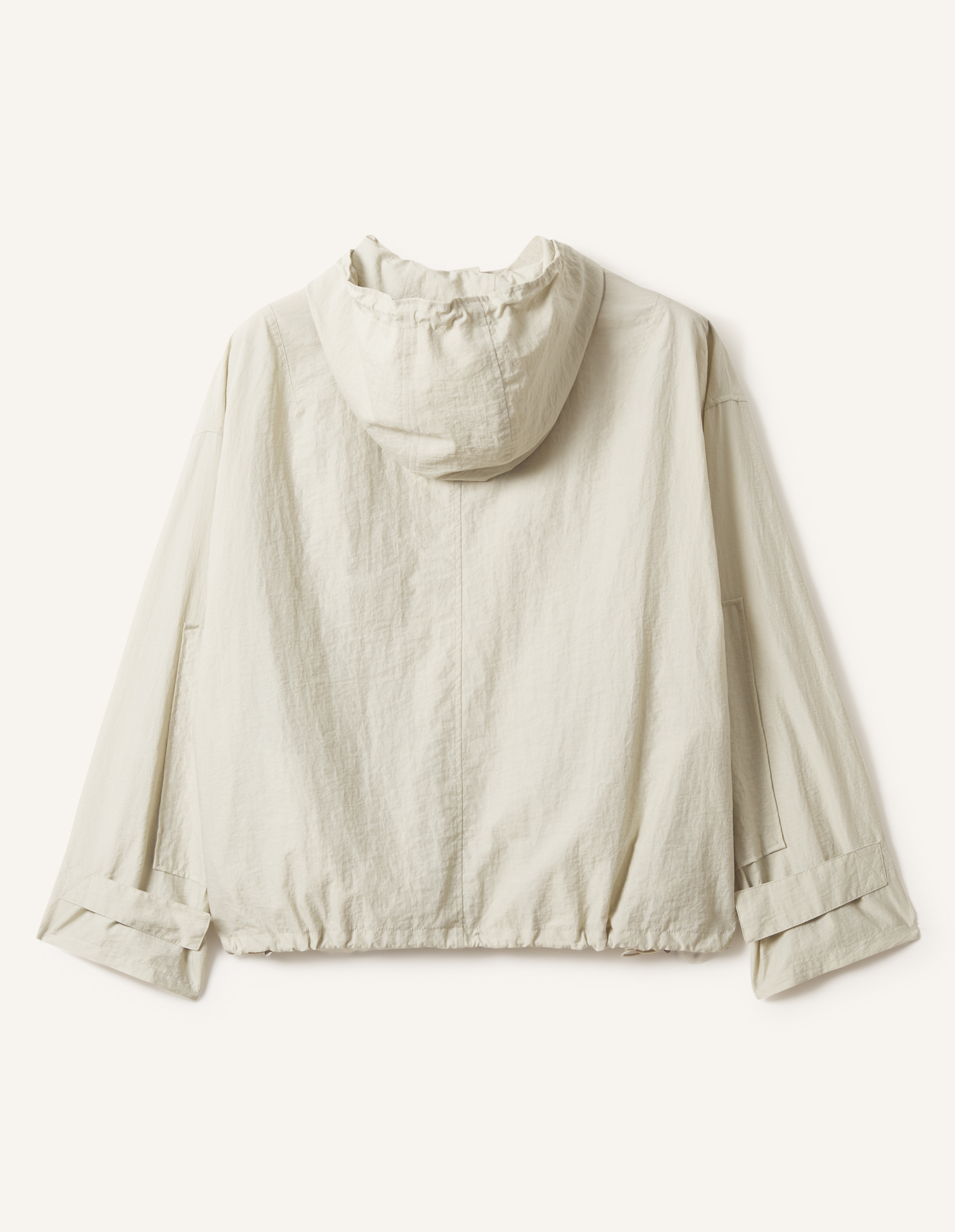 スポーティ ウィンドブレーカー